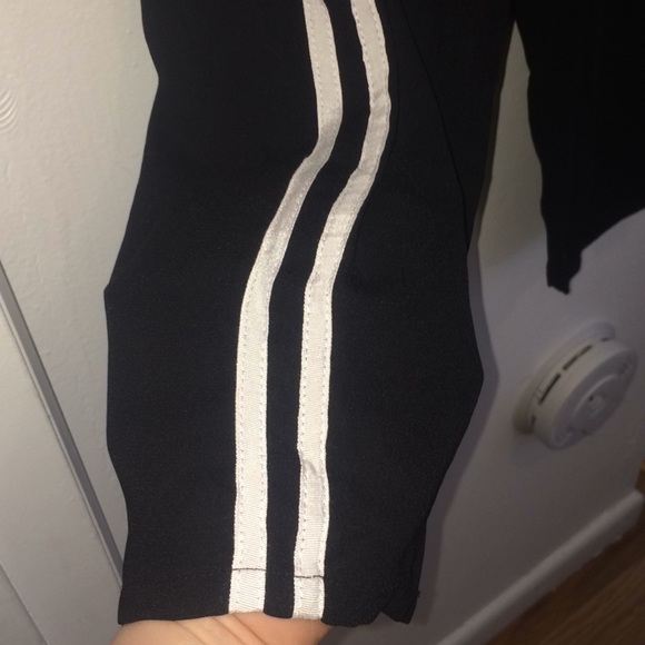 Maurice’s black Capri casual track style pants - Picture 3 of 6